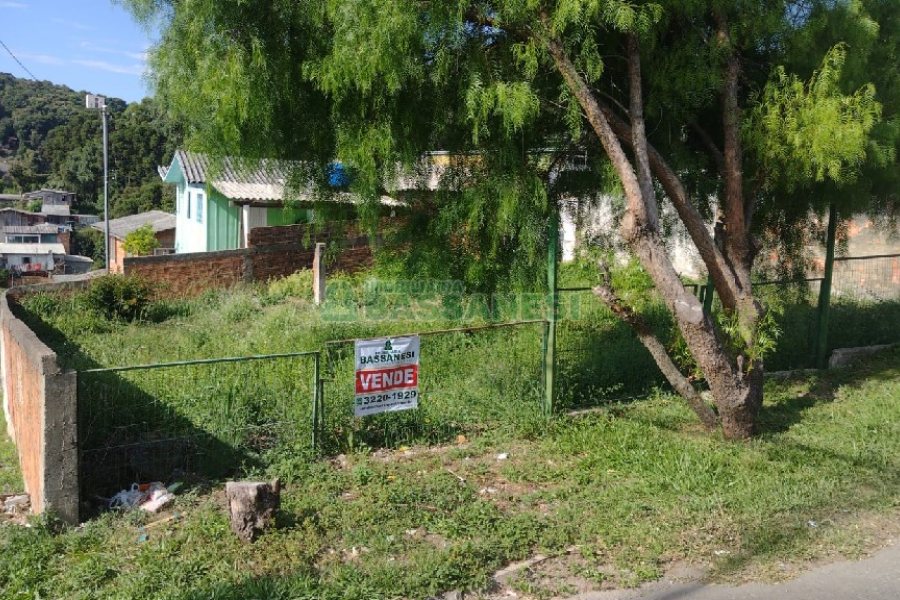 Terreno com 256m², no bairro Cidade Nova em Caxias do Sul para Comprar