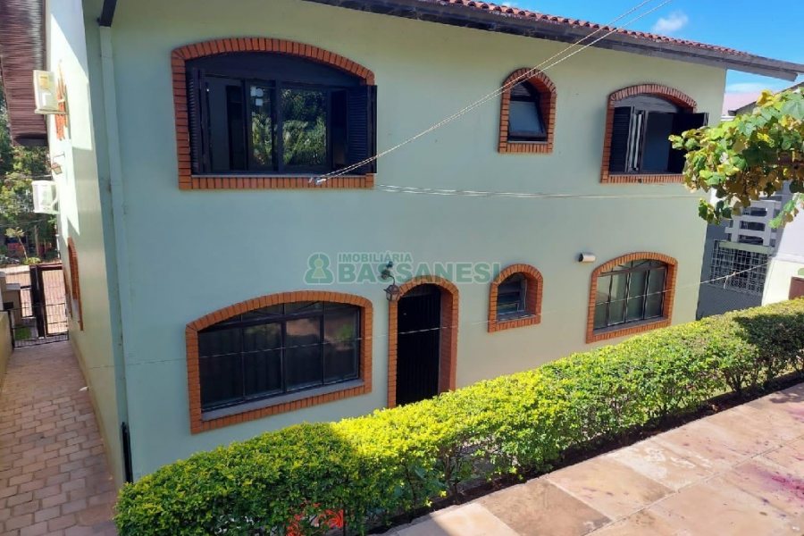 Casa com 260m², 3 dormitórios, 3 vagas, no bairro Santa Catarina em Caxias do Sul para Comprar