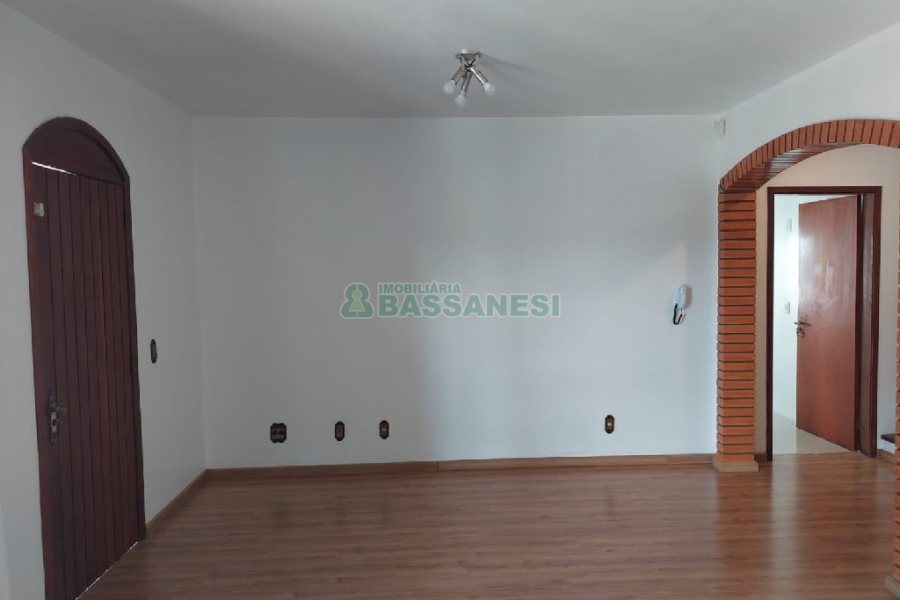 Casa com 260m², 3 dormitórios, 3 vagas, no bairro Santa Catarina em Caxias do Sul para Comprar