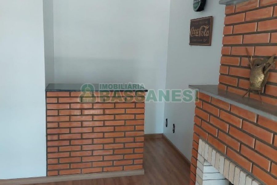 Casa com 260m², 3 dormitórios, 3 vagas, no bairro Santa Catarina em Caxias do Sul para Comprar