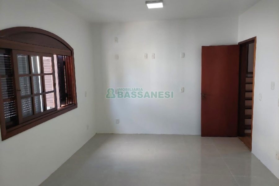 Casa com 260m², 3 dormitórios, 3 vagas, no bairro Santa Catarina em Caxias do Sul para Comprar