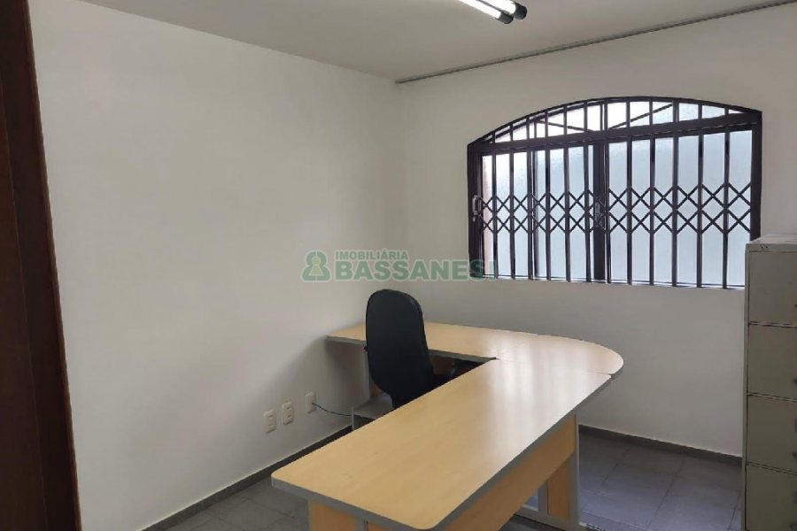 Casa com 260m², 3 dormitórios, 3 vagas, no bairro Santa Catarina em Caxias do Sul para Comprar