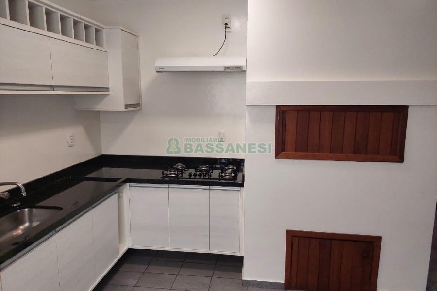 Casa com 260m², 3 dormitórios, 3 vagas, no bairro Santa Catarina em Caxias do Sul para Comprar