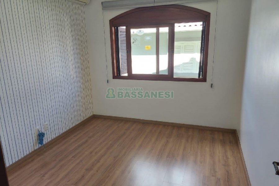 Casa com 260m², 3 dormitórios, 3 vagas, no bairro Santa Catarina em Caxias do Sul para Comprar