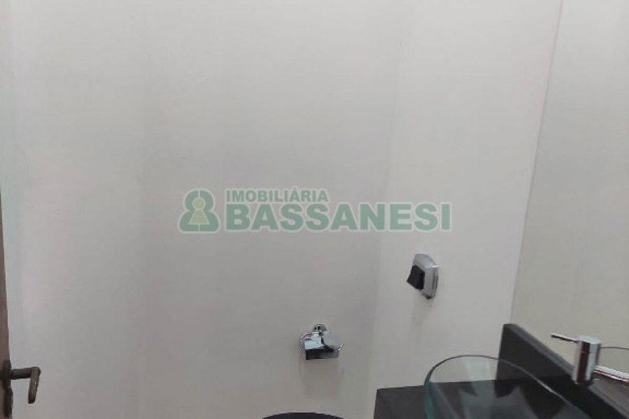 Casa com 260m², 3 dormitórios, 3 vagas, no bairro Santa Catarina em Caxias do Sul para Comprar