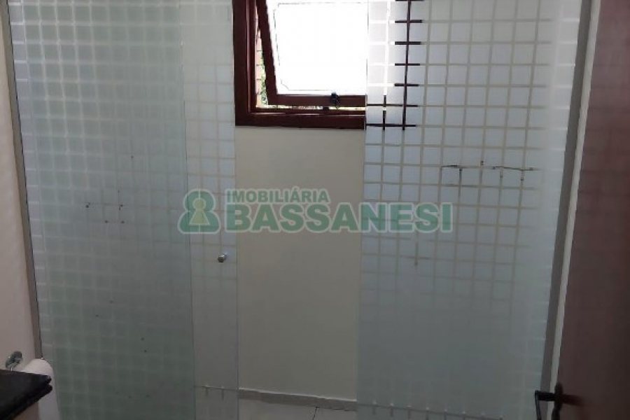 Casa com 260m², 3 dormitórios, 3 vagas, no bairro Santa Catarina em Caxias do Sul para Comprar