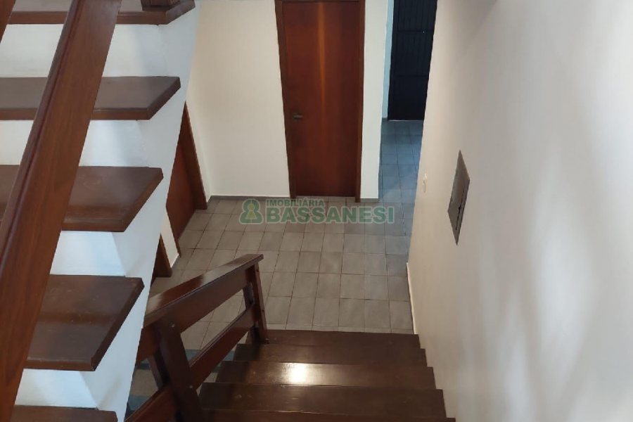 Casa com 260m², 3 dormitórios, 3 vagas, no bairro Santa Catarina em Caxias do Sul para Comprar