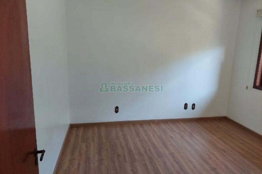 Casa com 260m², 3 dormitórios, 3 vagas, no bairro Santa Catarina em Caxias do Sul para Comprar