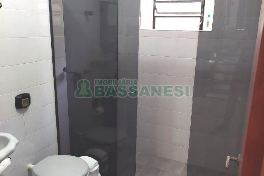 Casa com 260m², 3 dormitórios, 3 vagas, no bairro Santa Catarina em Caxias do Sul para Comprar