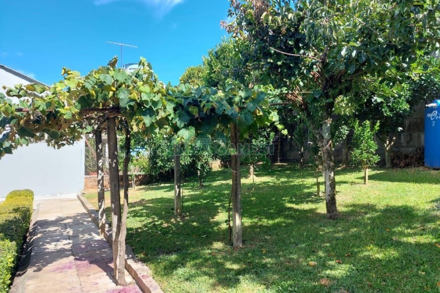 Casa com 260m², 3 dormitórios, 3 vagas, no bairro Santa Catarina em Caxias do Sul para Comprar