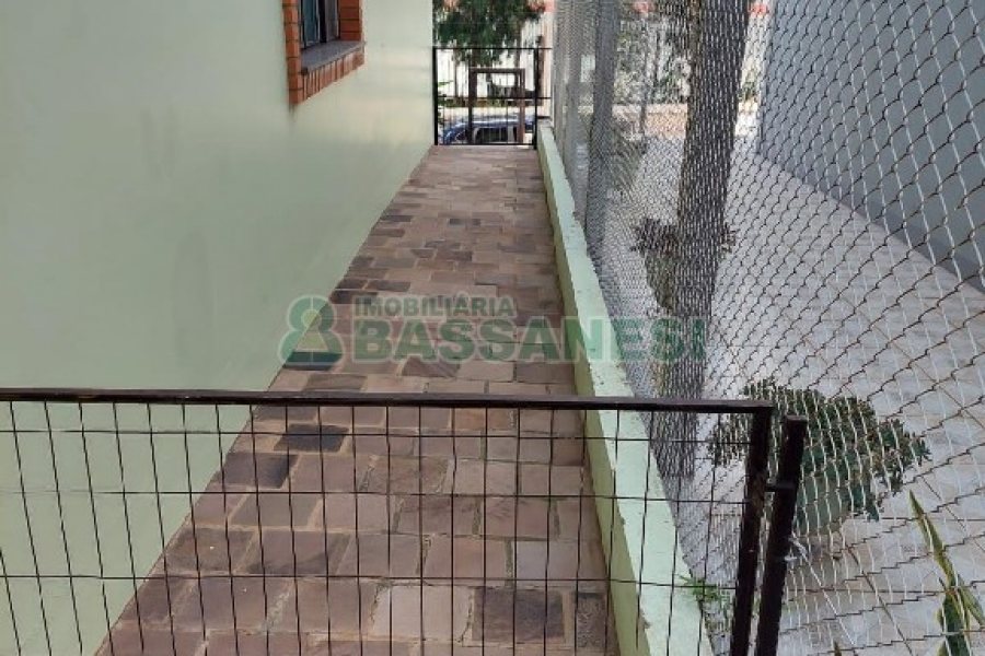 Casa com 260m², 3 dormitórios, 3 vagas, no bairro Santa Catarina em Caxias do Sul para Comprar