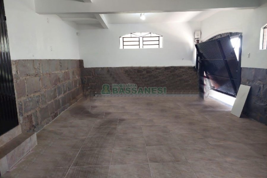 Casa com 260m², 3 dormitórios, 3 vagas, no bairro Santa Catarina em Caxias do Sul para Comprar