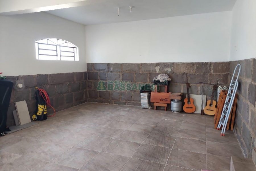 Casa com 260m², 3 dormitórios, 3 vagas, no bairro Santa Catarina em Caxias do Sul para Comprar