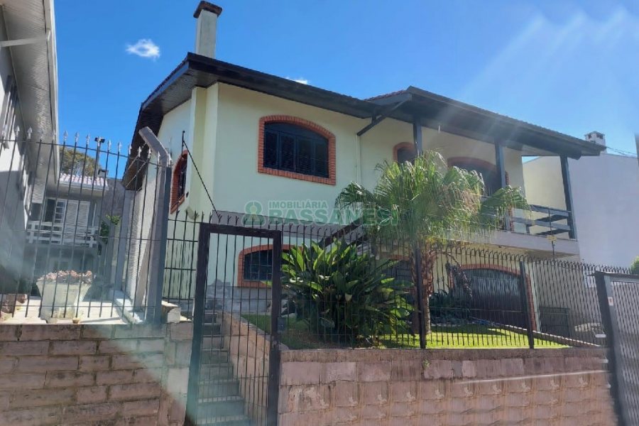 Casa com 260m², 3 dormitórios, 3 vagas, no bairro Santa Catarina em Caxias do Sul para Comprar