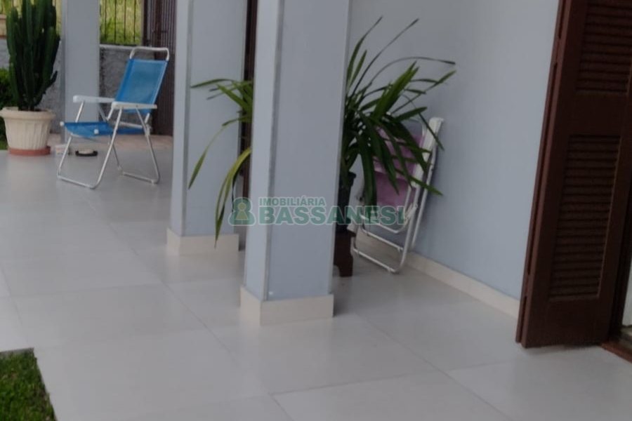 Casa com 125m², 3 dormitórios, 2 vagas, no bairro Desvio Rizzo em Caxias do Sul para Comprar