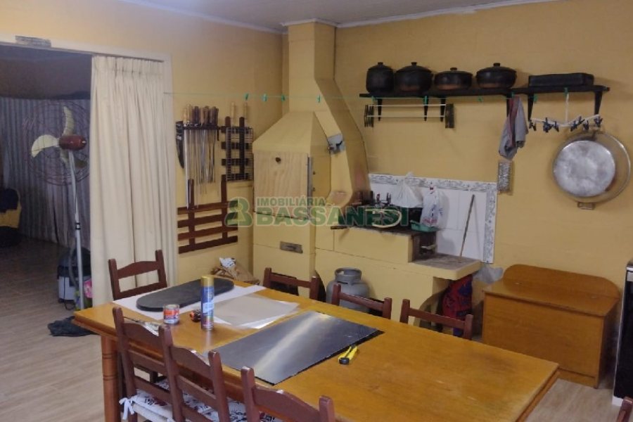 Casa com 125m², 3 dormitórios, 2 vagas, no bairro Desvio Rizzo em Caxias do Sul para Comprar