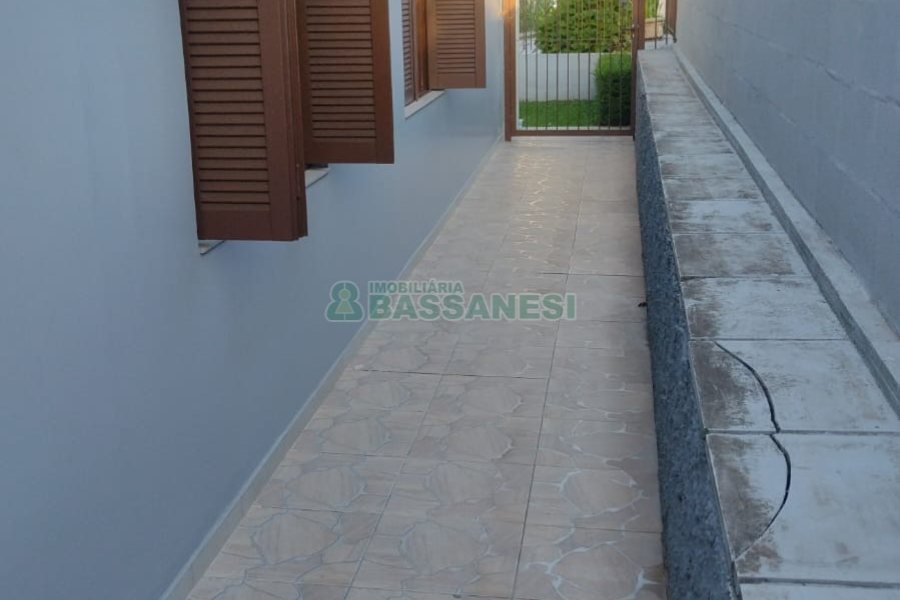 Casa com 125m², 3 dormitórios, 2 vagas, no bairro Desvio Rizzo em Caxias do Sul para Comprar