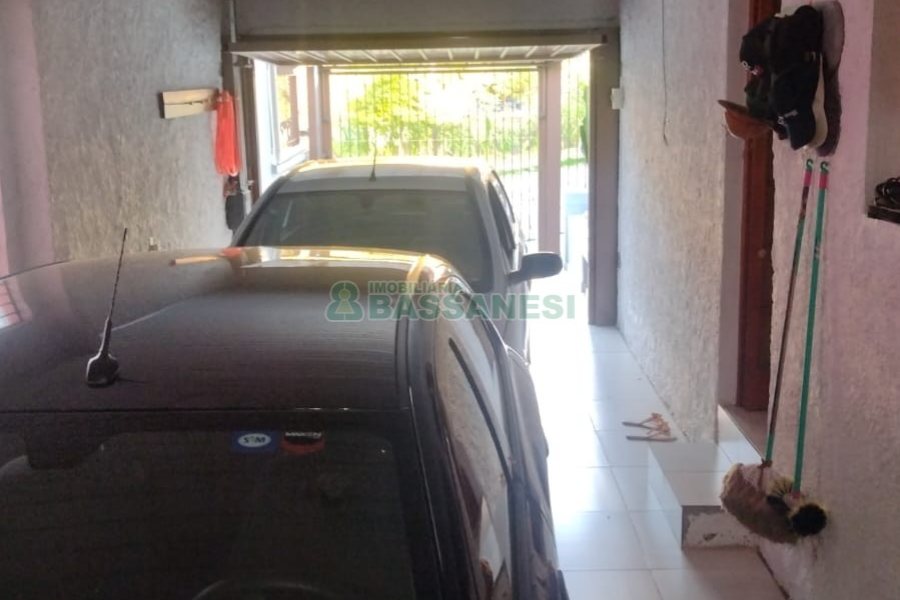 Casa com 125m², 3 dormitórios, 2 vagas, no bairro Desvio Rizzo em Caxias do Sul para Comprar