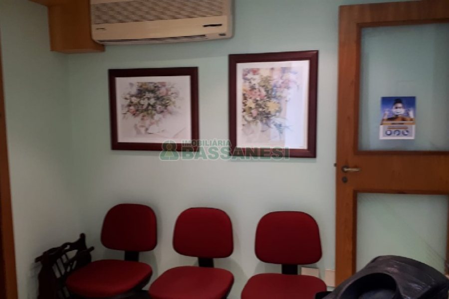 Sala com 58m², 1 vaga, no bairro São Pelegrino em Caxias do Sul para Comprar