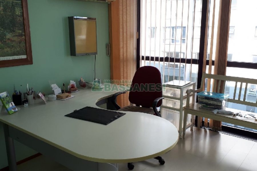 Sala com 58m², 1 vaga, no bairro São Pelegrino em Caxias do Sul para Comprar