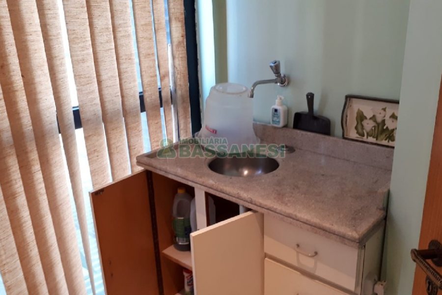 Sala com 58m², 1 vaga, no bairro São Pelegrino em Caxias do Sul para Comprar