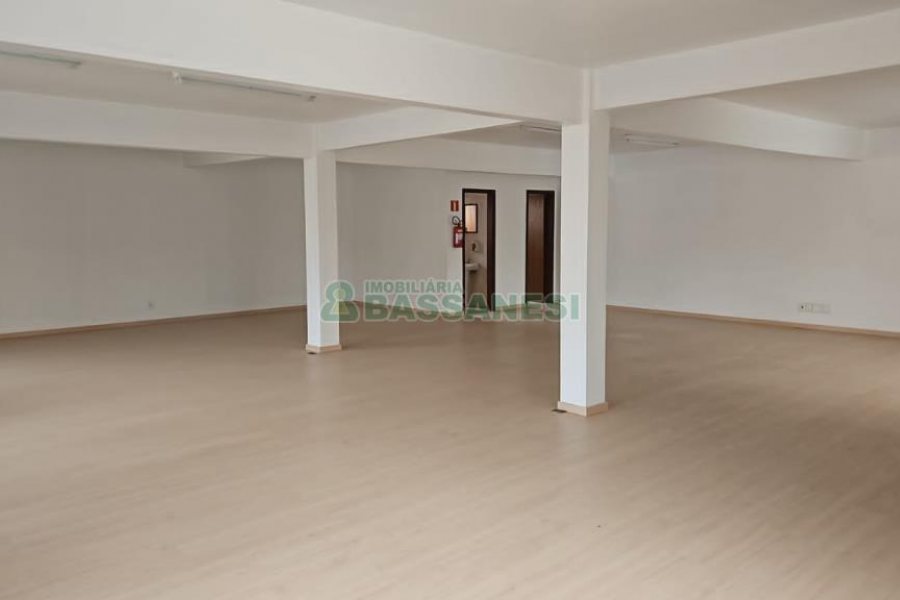 Sala com 140m², no bairro Pio X em Caxias do Sul para Alugar