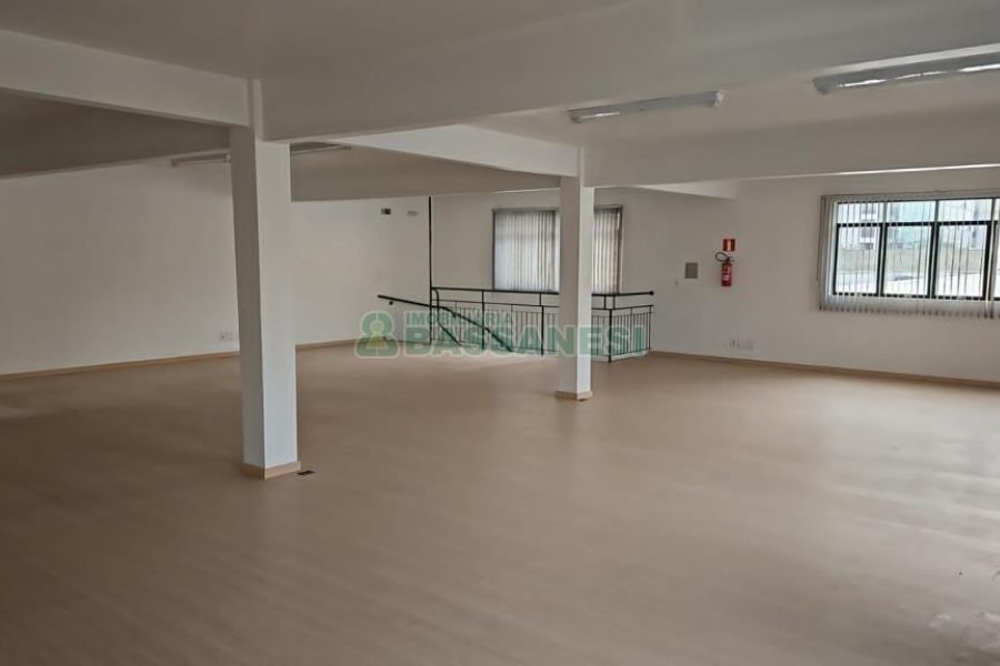 Sala com 140m², no bairro Pio X em Caxias do Sul para Alugar