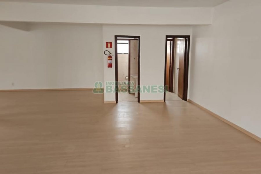 Sala com 140m², no bairro Pio X em Caxias do Sul para Alugar