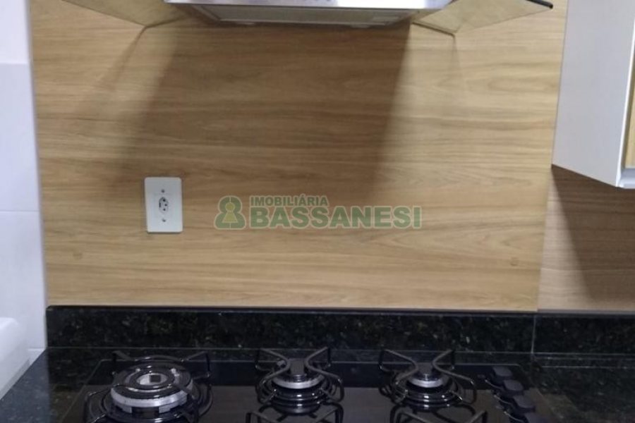 Apto Mobiliado com 49m², 2 dormitórios, 1 vaga, no bairro Bela Vista em Caxias do Sul para Alugar