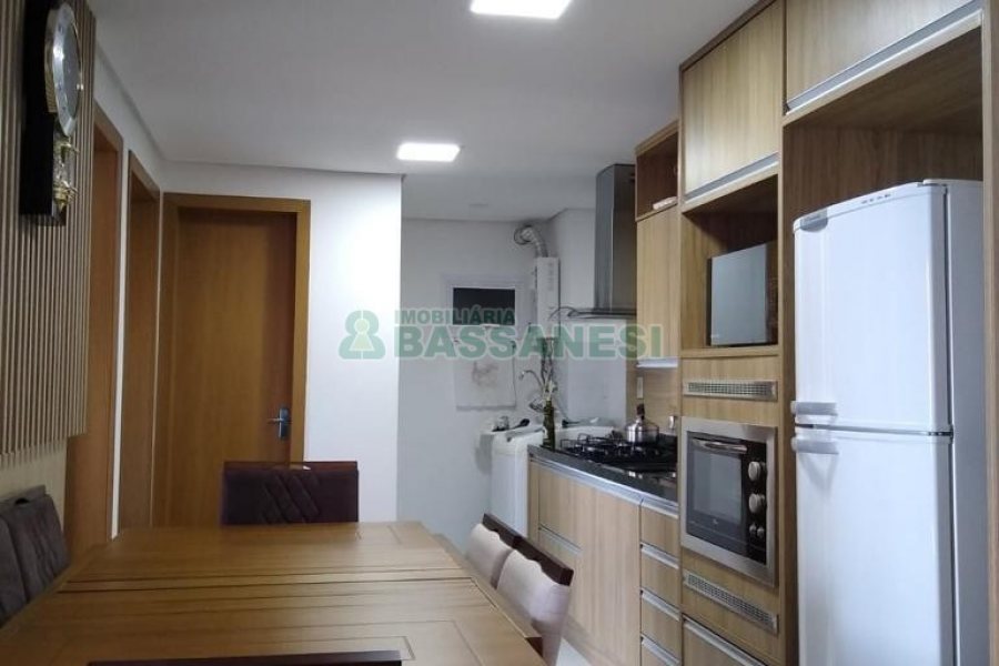 Apto Mobiliado com 49m², 2 dormitórios, 1 vaga, no bairro Bela Vista em Caxias do Sul para Alugar