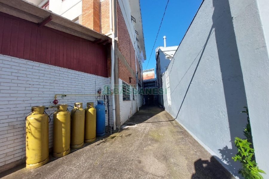 Pavilhão com 480m², no bairro Pio X em Caxias do Sul para Alugar