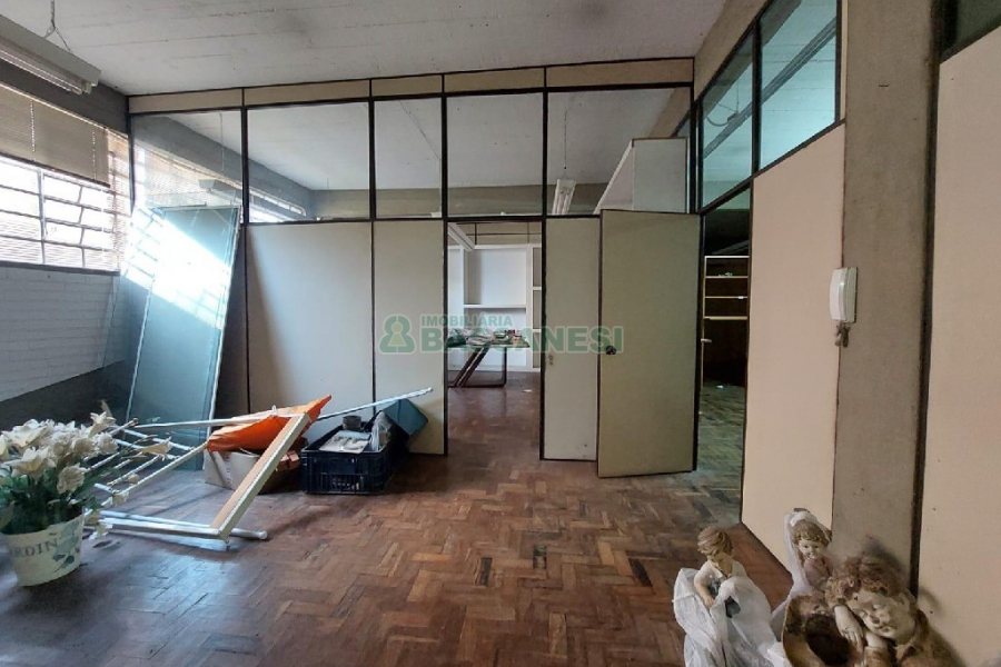 Pavilhão com 480m², no bairro Pio X em Caxias do Sul para Alugar