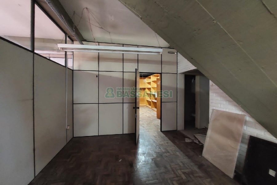 Pavilhão com 480m², no bairro Pio X em Caxias do Sul para Alugar
