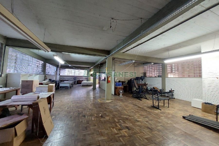 Pavilhão com 480m², no bairro Pio X em Caxias do Sul para Alugar