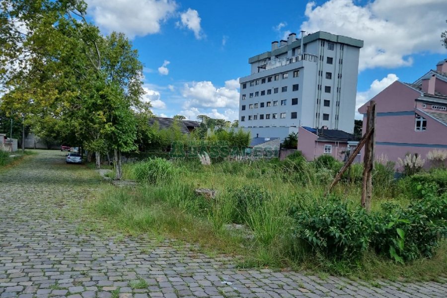 Terreno com 360m², no bairro Nossa Senhora da Saúde em Caxias do Sul para Comprar