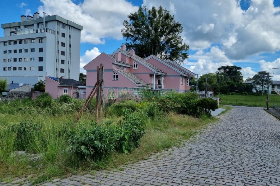 Terreno com 360m², no bairro Nossa Senhora da Saúde em Caxias do Sul para Comprar