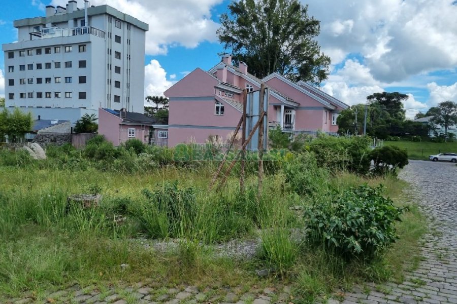 Terreno com 360m², no bairro Nossa Senhora da Saúde em Caxias do Sul para Comprar