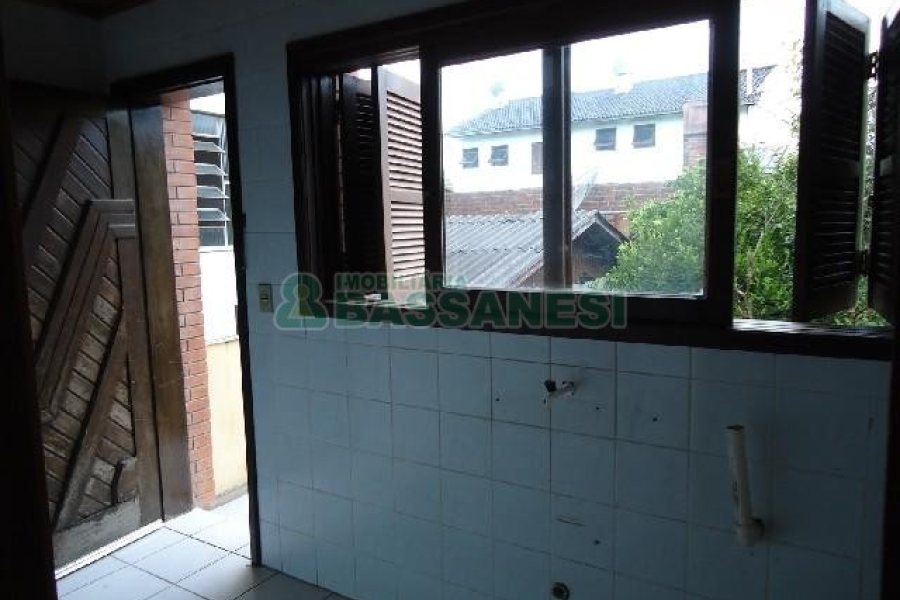 Casa com 242m², 5 dormitórios, 2 vagas, no bairro Esplanada em Caxias do Sul para Comprar