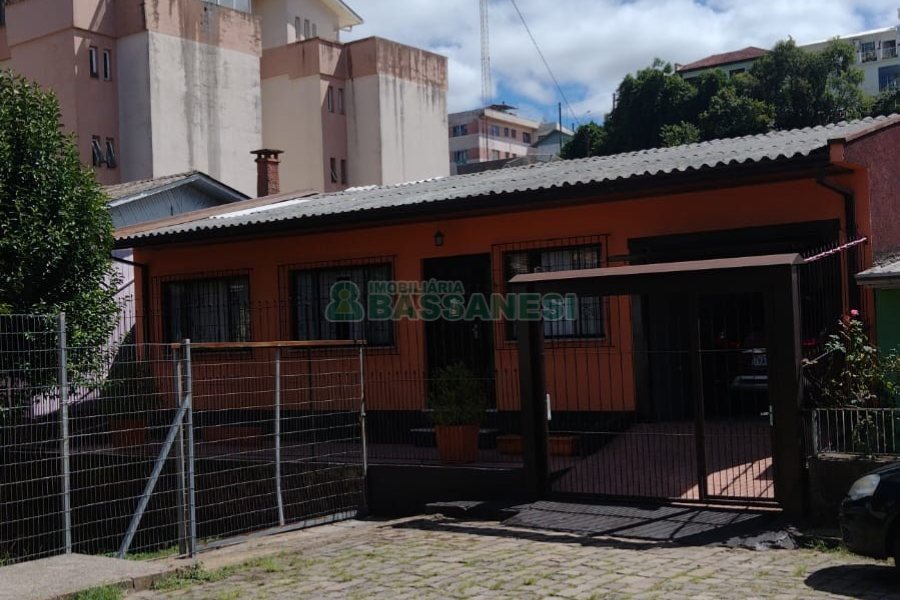 Casa com 170m², 6 dormitórios, 2 vagas, no bairro Bela Vista em Caxias do Sul para Comprar