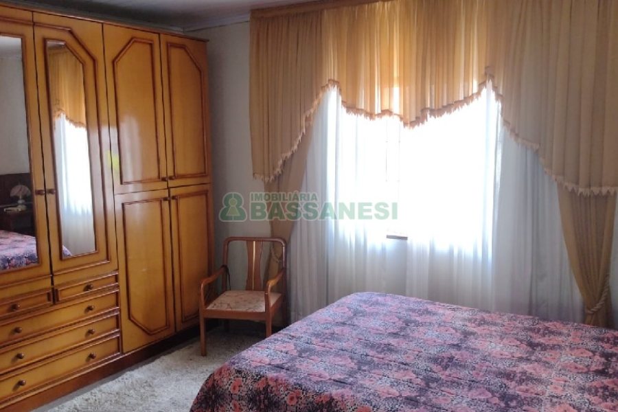 Casa com 170m², 6 dormitórios, 2 vagas, no bairro Bela Vista em Caxias do Sul para Comprar