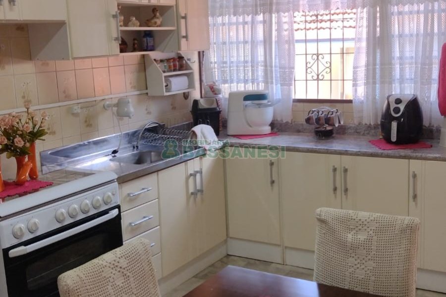Casa com 170m², 6 dormitórios, 2 vagas, no bairro Bela Vista em Caxias do Sul para Comprar