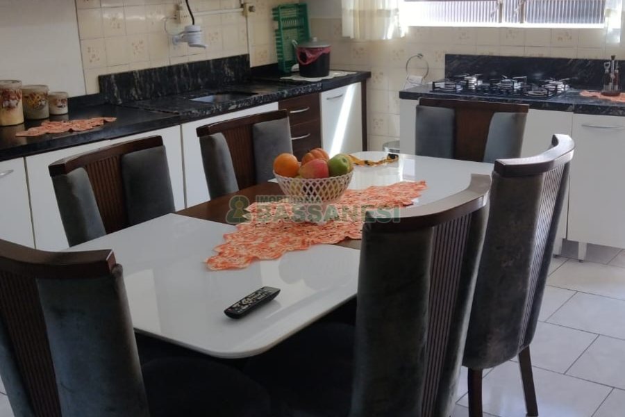 Casa com 170m², 6 dormitórios, 2 vagas, no bairro Bela Vista em Caxias do Sul para Comprar