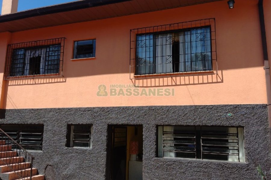 Casa com 170m², 6 dormitórios, 2 vagas, no bairro Bela Vista em Caxias do Sul para Comprar