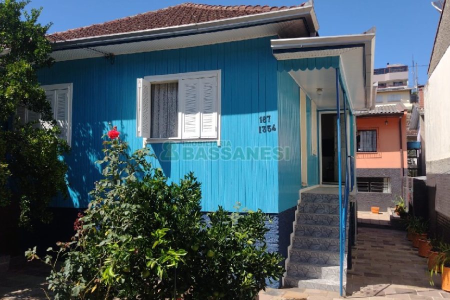 Casa com 170m², 6 dormitórios, 2 vagas, no bairro Bela Vista em Caxias do Sul para Comprar