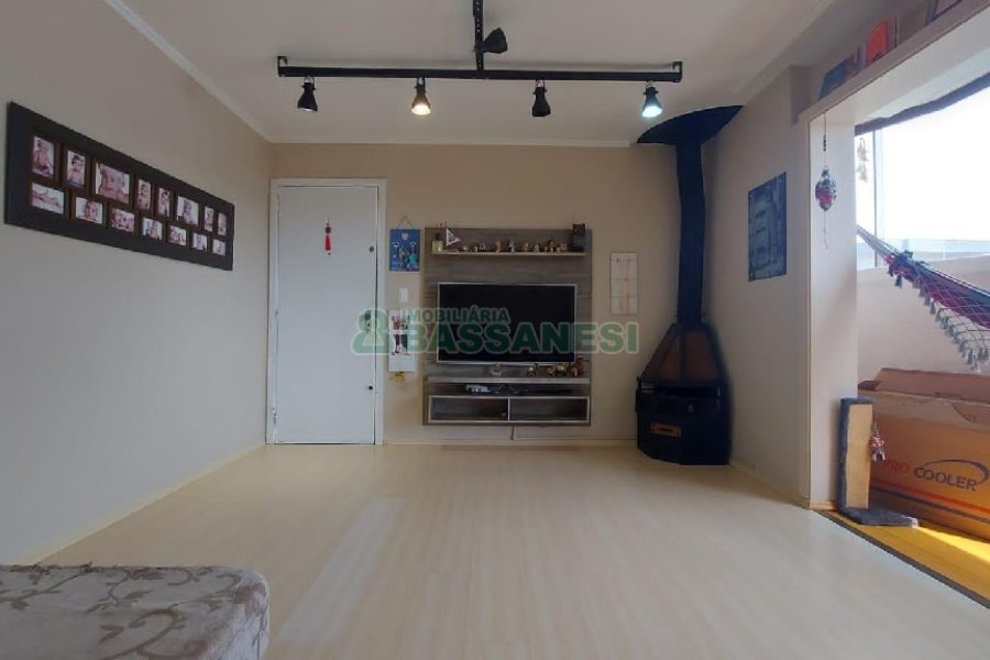 Apartamento com 88m², 3 dormitórios, 2 vagas, no bairro Pio X em Caxias do Sul para Comprar