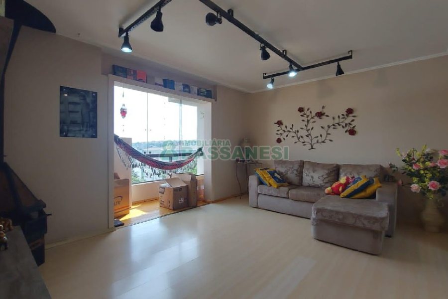 Apartamento com 88m², 3 dormitórios, 2 vagas, no bairro Pio X em Caxias do Sul para Comprar