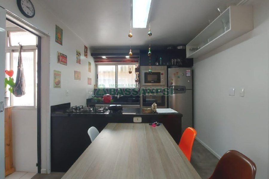 Apartamento com 88m², 3 dormitórios, 2 vagas, no bairro Pio X em Caxias do Sul para Comprar