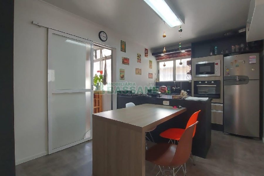 Apartamento com 88m², 3 dormitórios, 2 vagas, no bairro Pio X em Caxias do Sul para Comprar