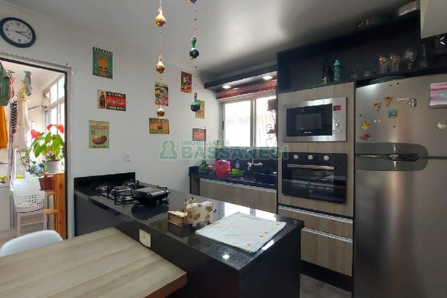 Apartamento com 88m², 3 dormitórios, 2 vagas, no bairro Pio X em Caxias do Sul para Comprar