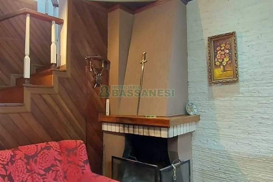 Casa com 340m², 3 dormitórios, 3 vagas, no bairro Panazzolo em Caxias do Sul para Comprar